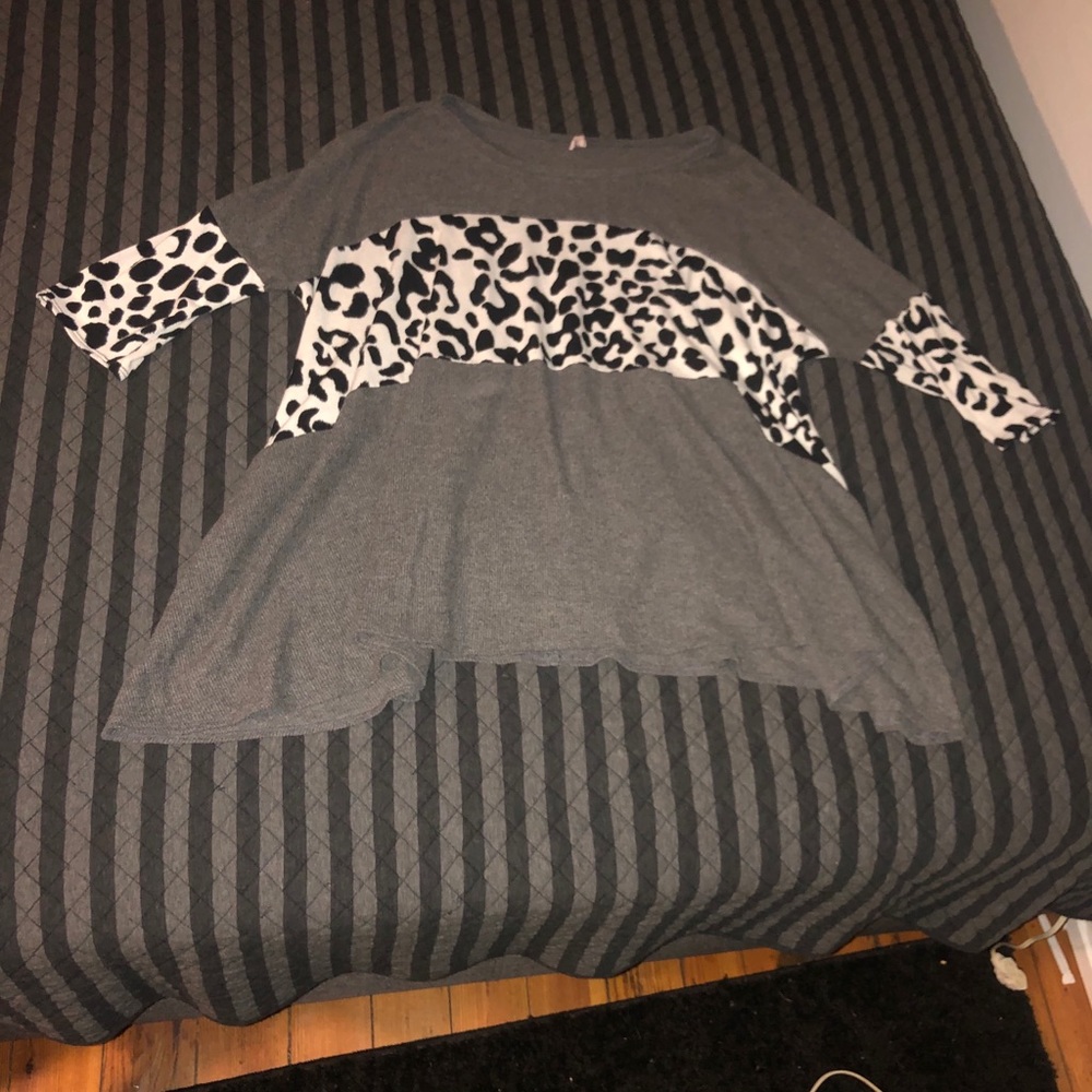 Plus size shirt long on sides, flowy